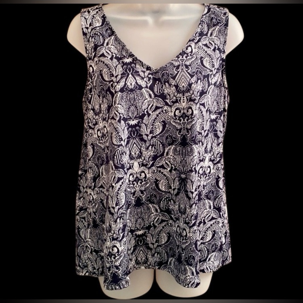 FINAL SALE 60% Emi and Joe Women’s Blue& White Sleeveless Tank Top Size M